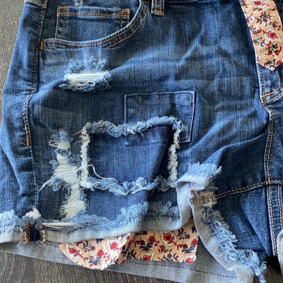 Lauren Conrad Shorts - Picture 3 of 4